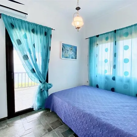 Vilă Oxana House St Nikolaos - 3 Bedrooms 8 Guests