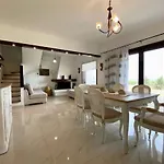 Oxana House St Nikolaos - 3 Bedrooms 8 Guests Vila *
